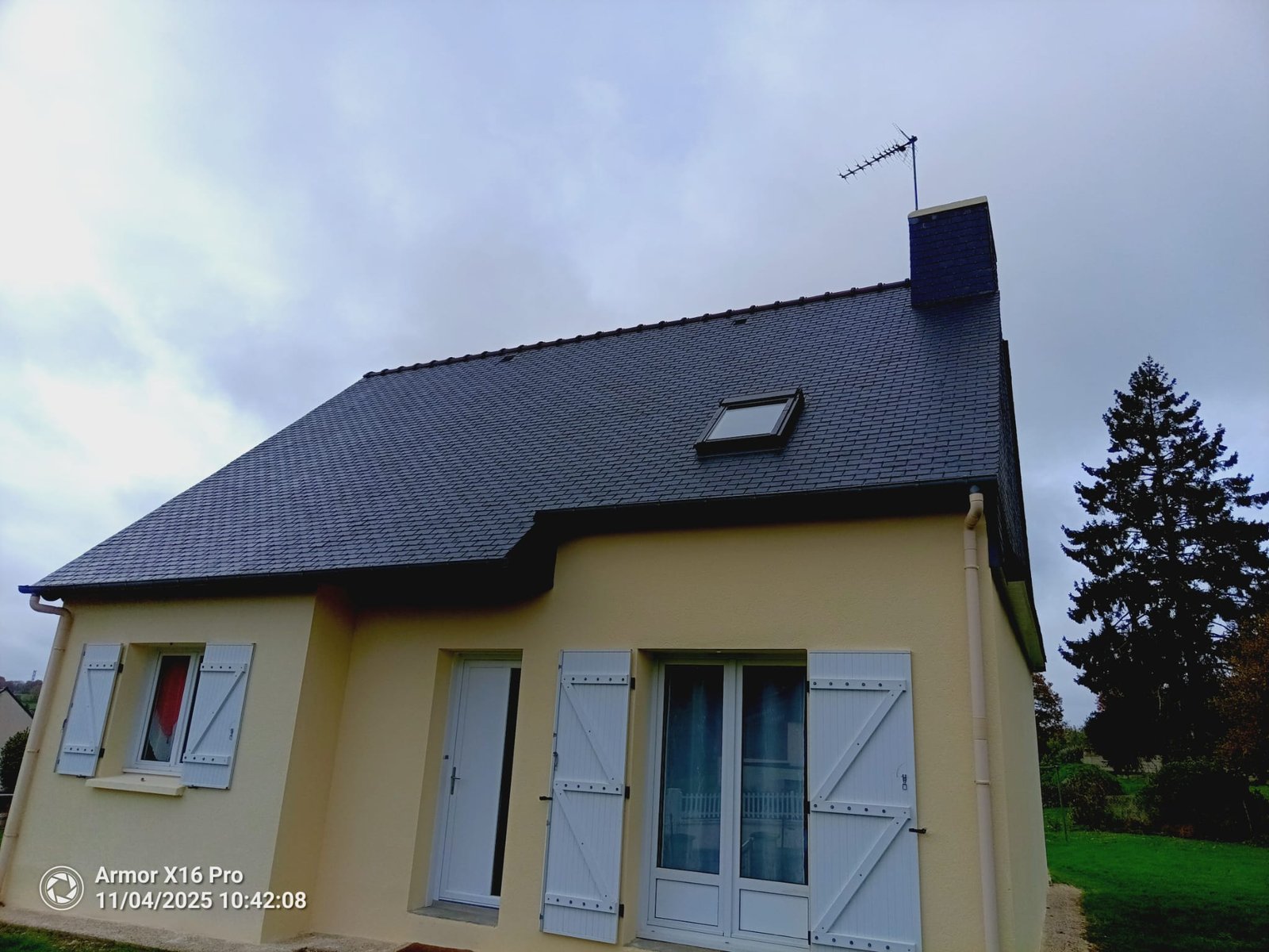 Rénovation de toiture : avant/après les travaux pour un toit durable et esthétique